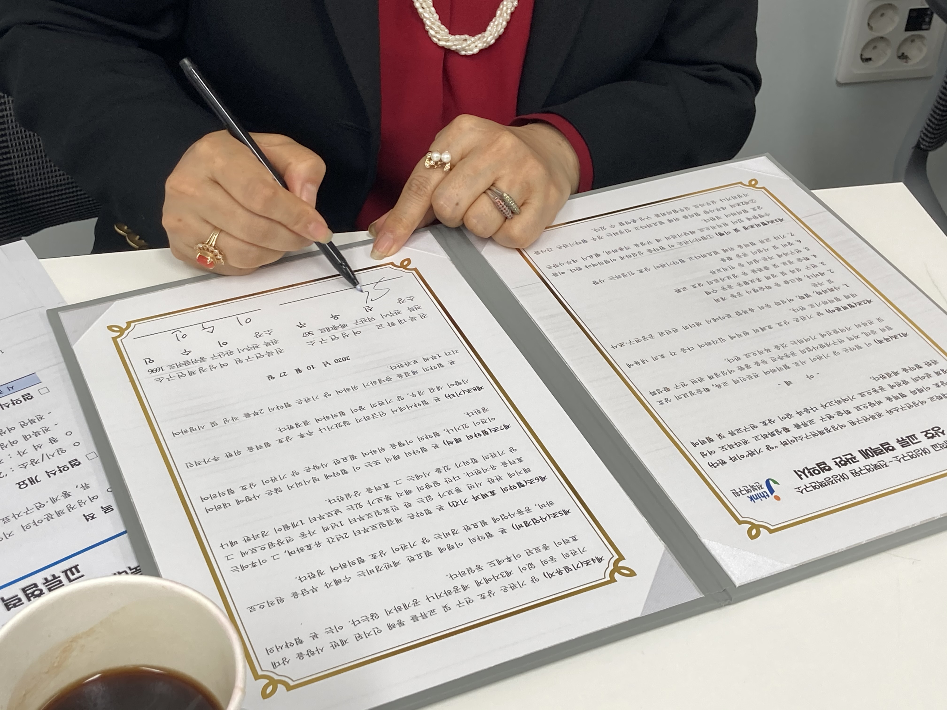 2020 전북대학교 여성연구소-전북연구원 여성정책연구 MOU 체결식 사진 3번째 첨부파일 이미지